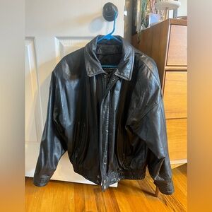 Wilsons 100% leather vintage bomber jacket size medium